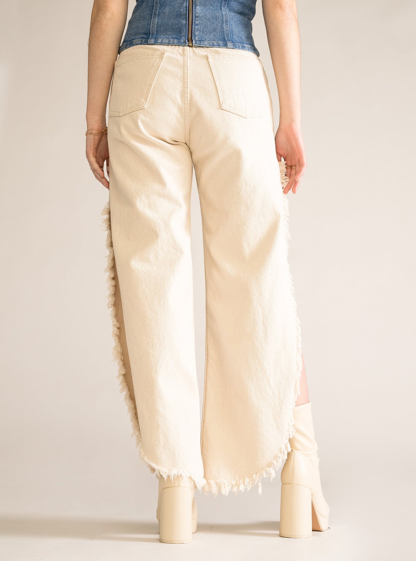 Western Babe Mom Jeans, Crudo