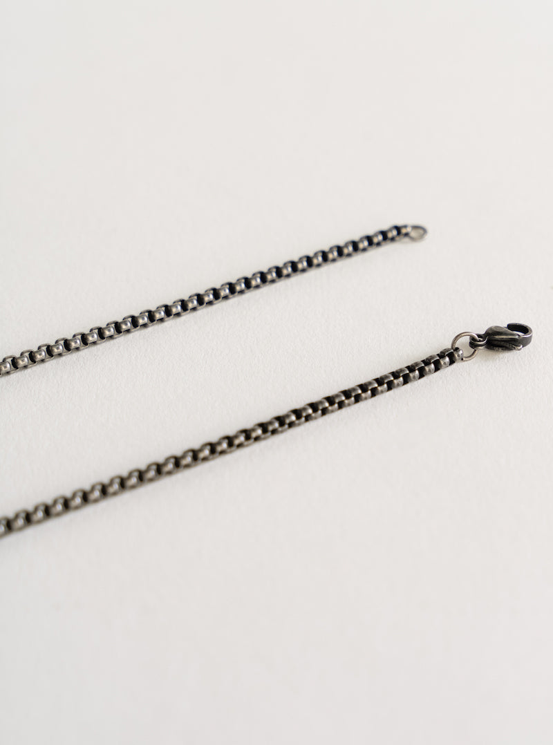 Ancient Arrow Necklace, Gris Claro