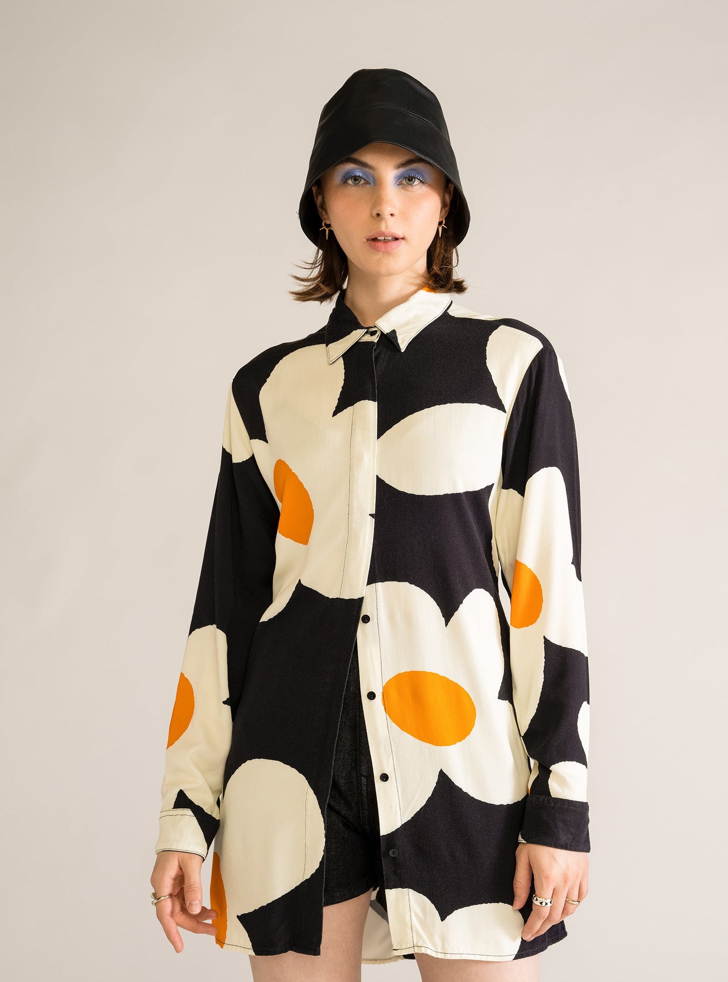 Back Cleavage Blouse, Negro