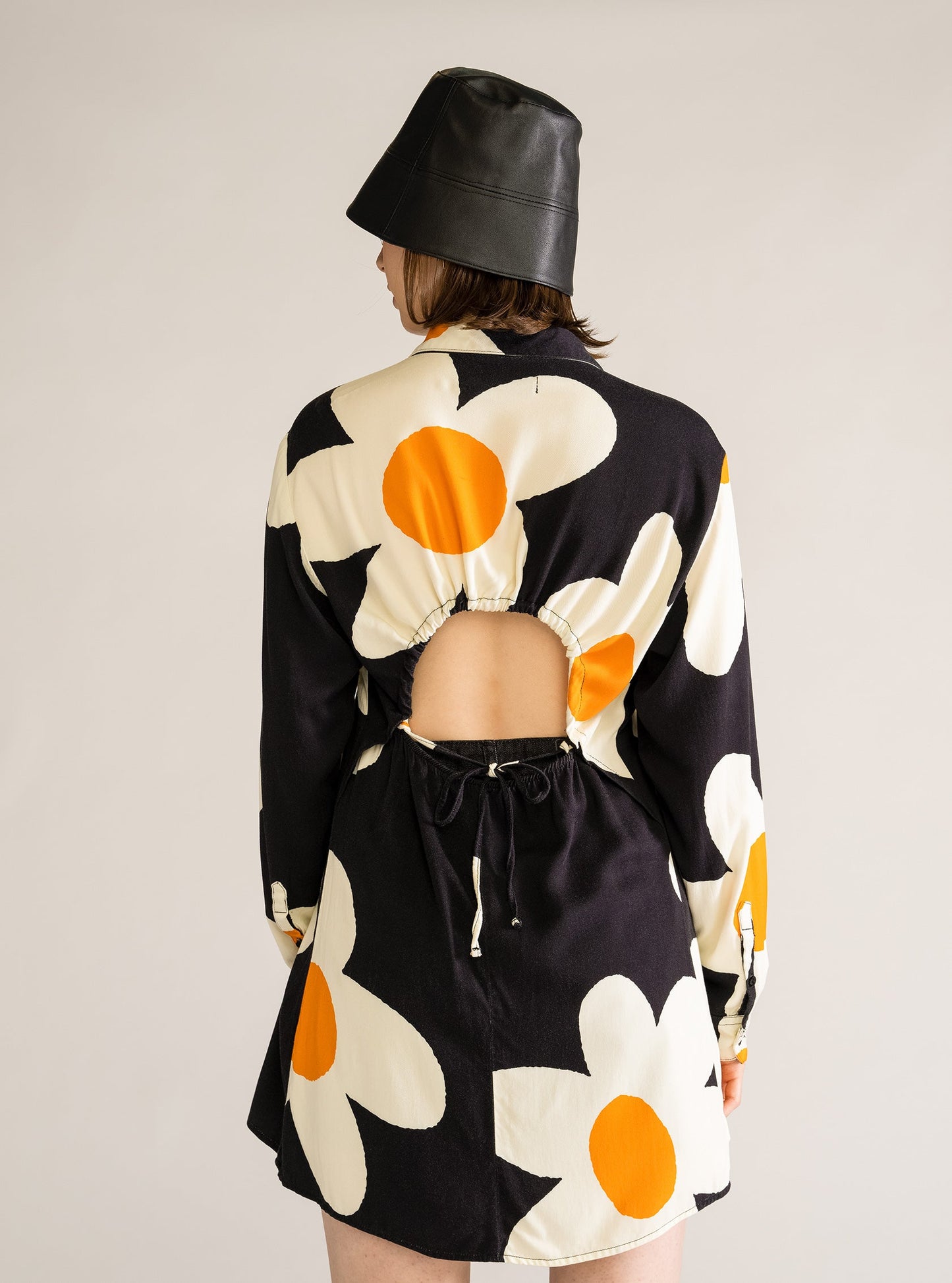 Back Cleavage Blouse, Negro