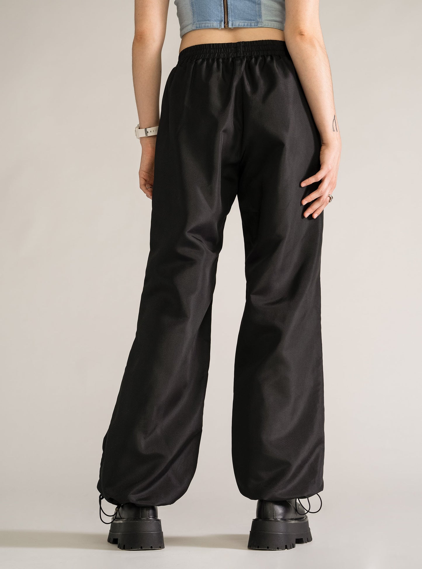 Parachute Babe Pants, Negro