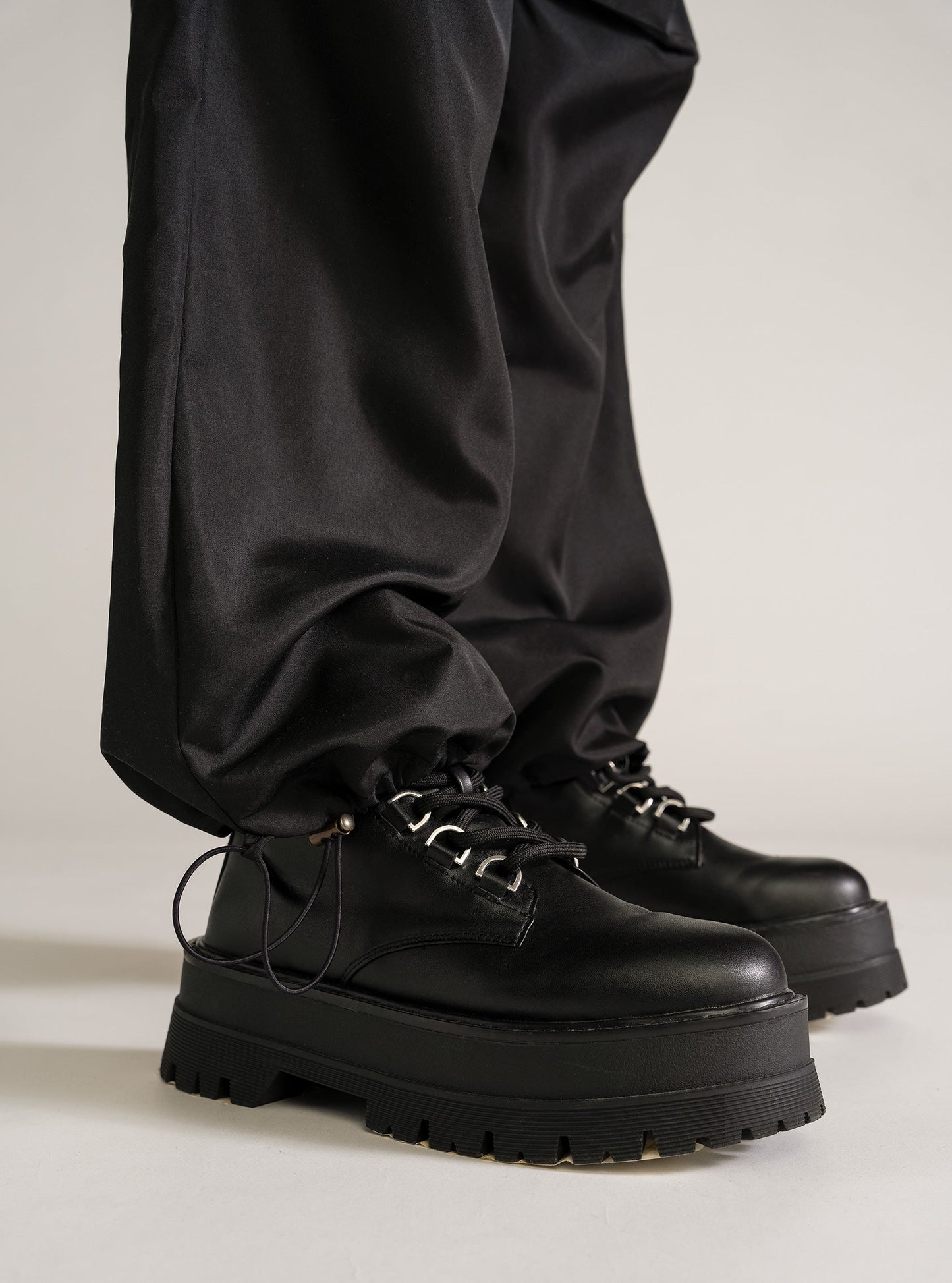 Parachute Babe Pants, Negro