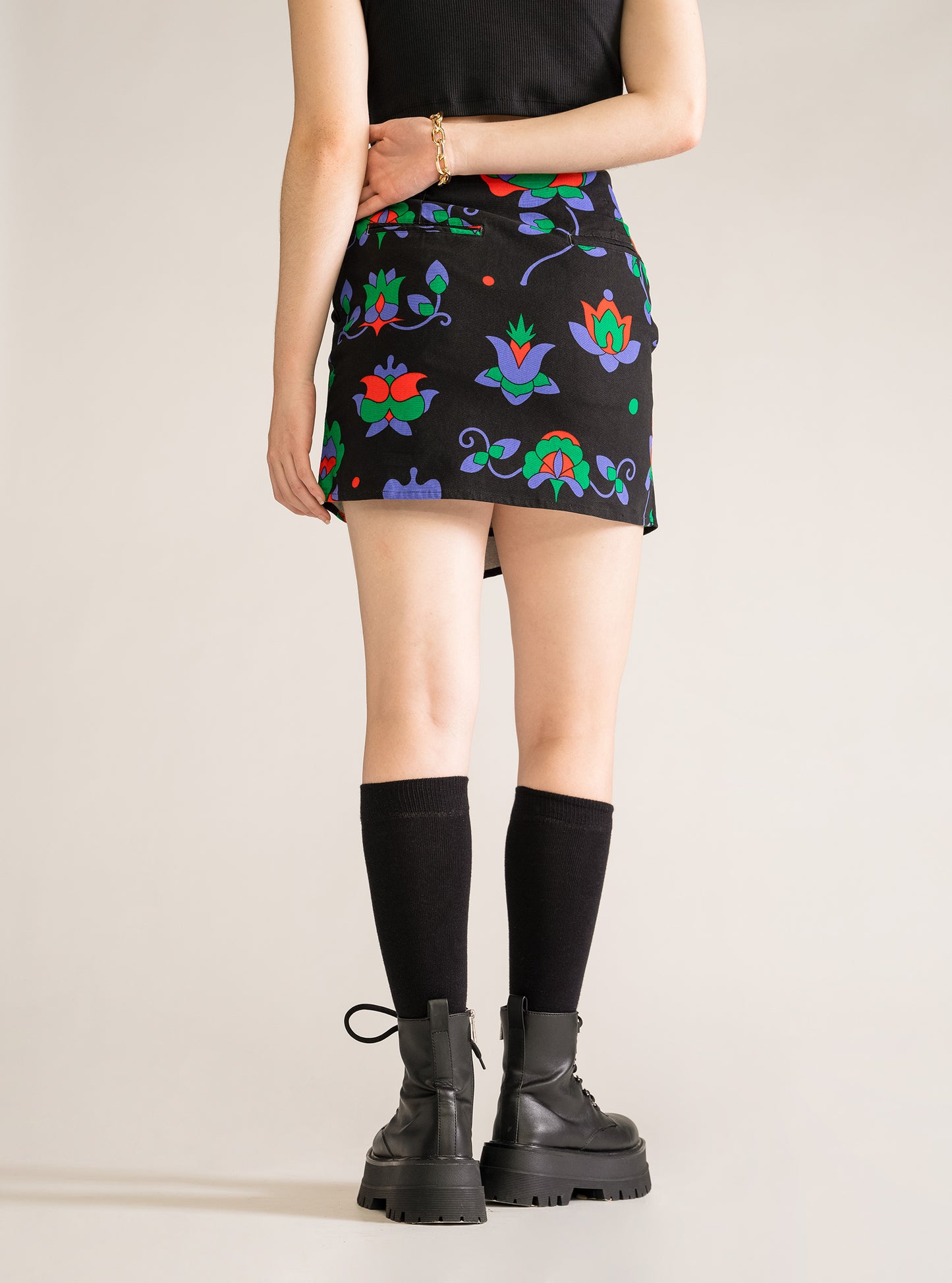 Dark Flower Crossed Skirt, Negro