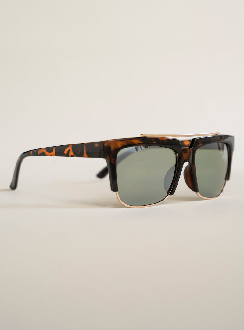 Believe It Or Not Sunglasses, Café Obscuro