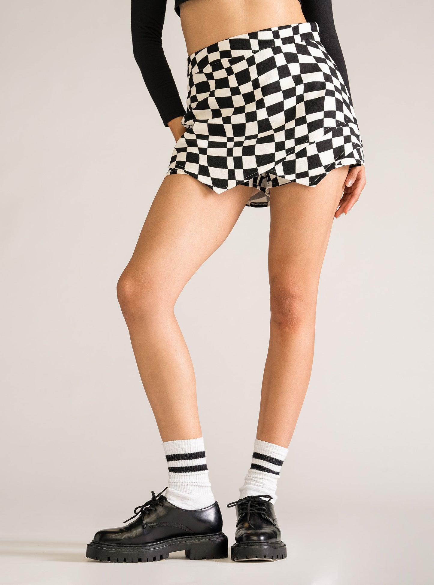 Shortie Checkered High Waist Skort, Negro