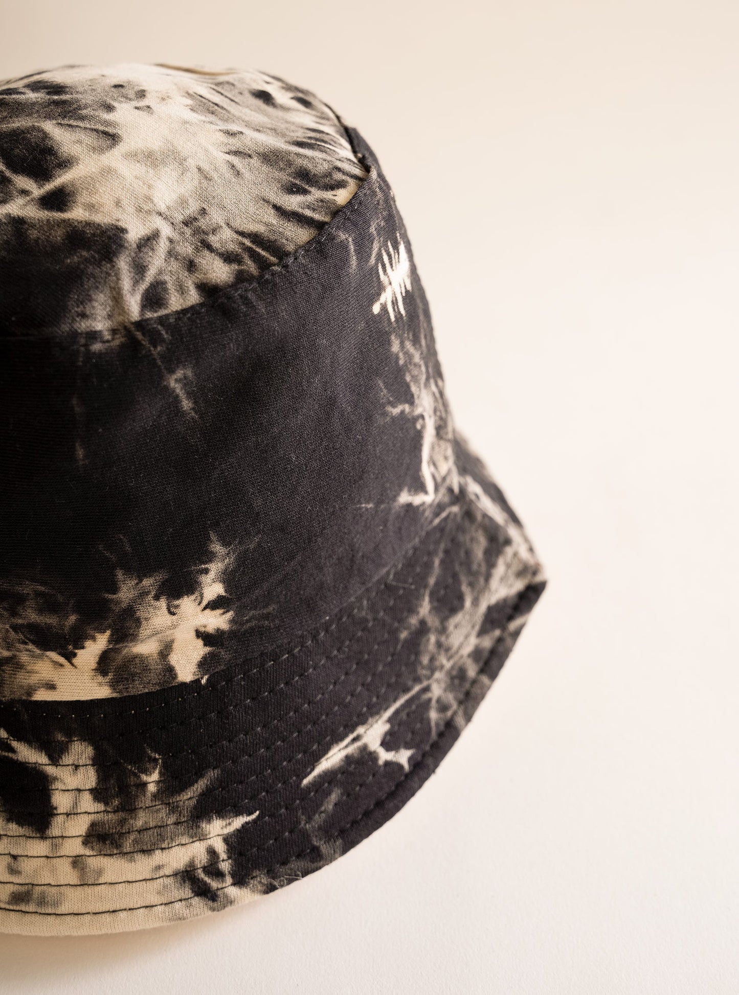 Stylish Reversible Tie Dye Bucket Hat, Crema