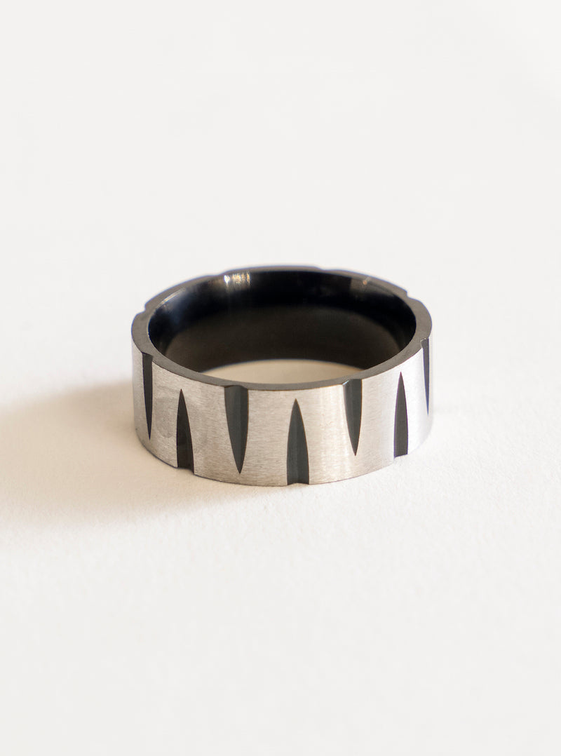 Dagger holes Ring, Plateado