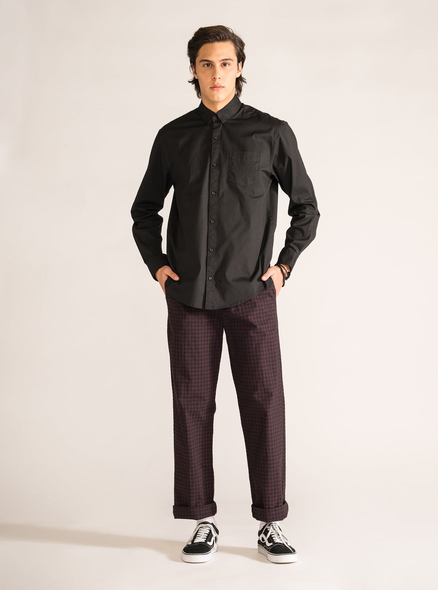 Bright Eyed Shirt, Negro