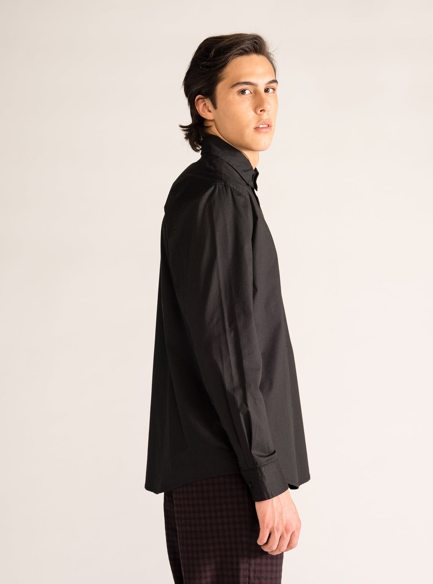 Bright Eyed Shirt, Negro