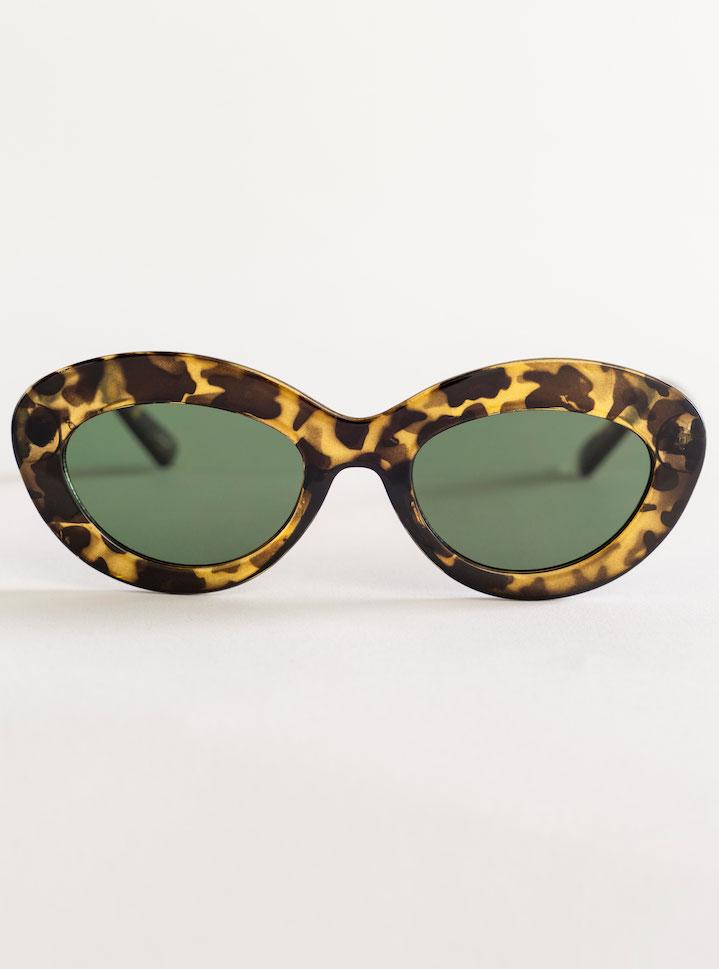 Watch-out Sunglasses, Café Obscuro
