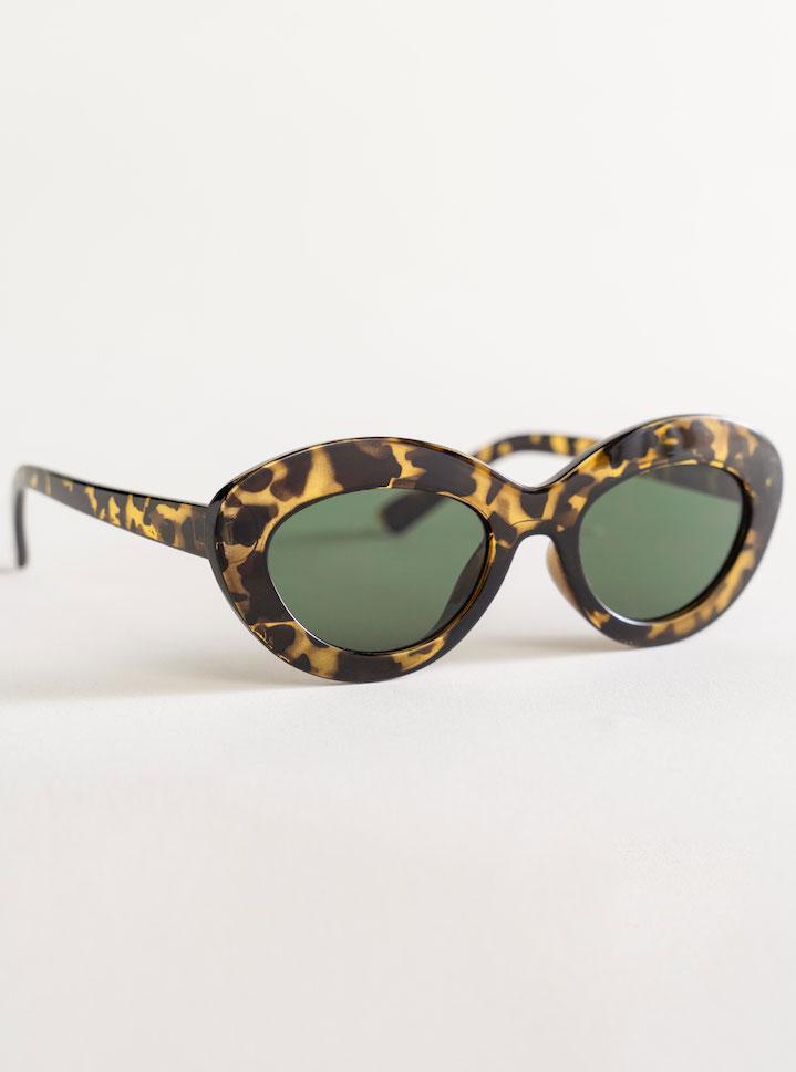 Watch-out Sunglasses, Café Obscuro