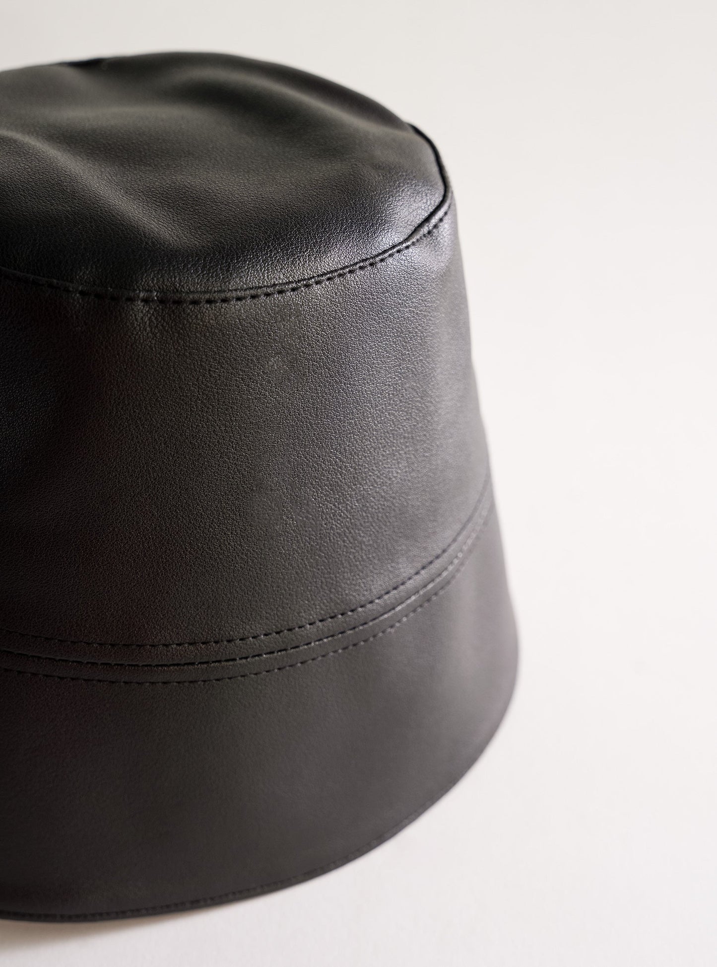 Pleather Bucket Hat, Negro