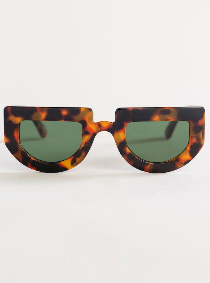 I Feel Love Sunglasses, Café Obscuro