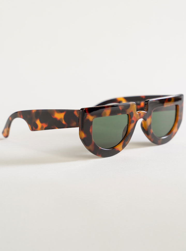 I Feel Love Sunglasses, Café Obscuro
