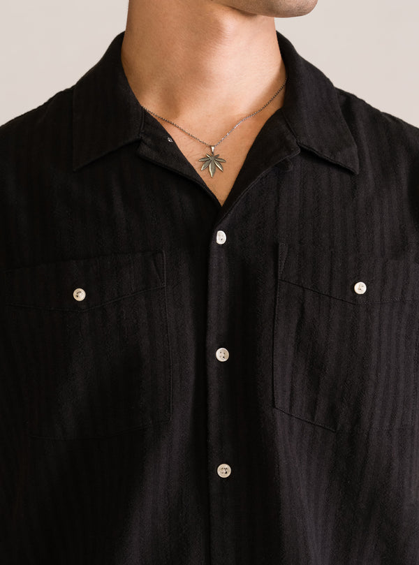 It Might Not Camisa, Negro