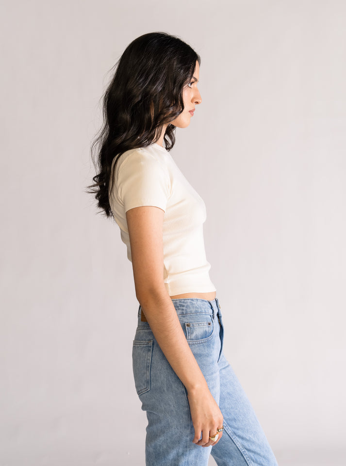 Hear Me Out Baby Playera, Crema