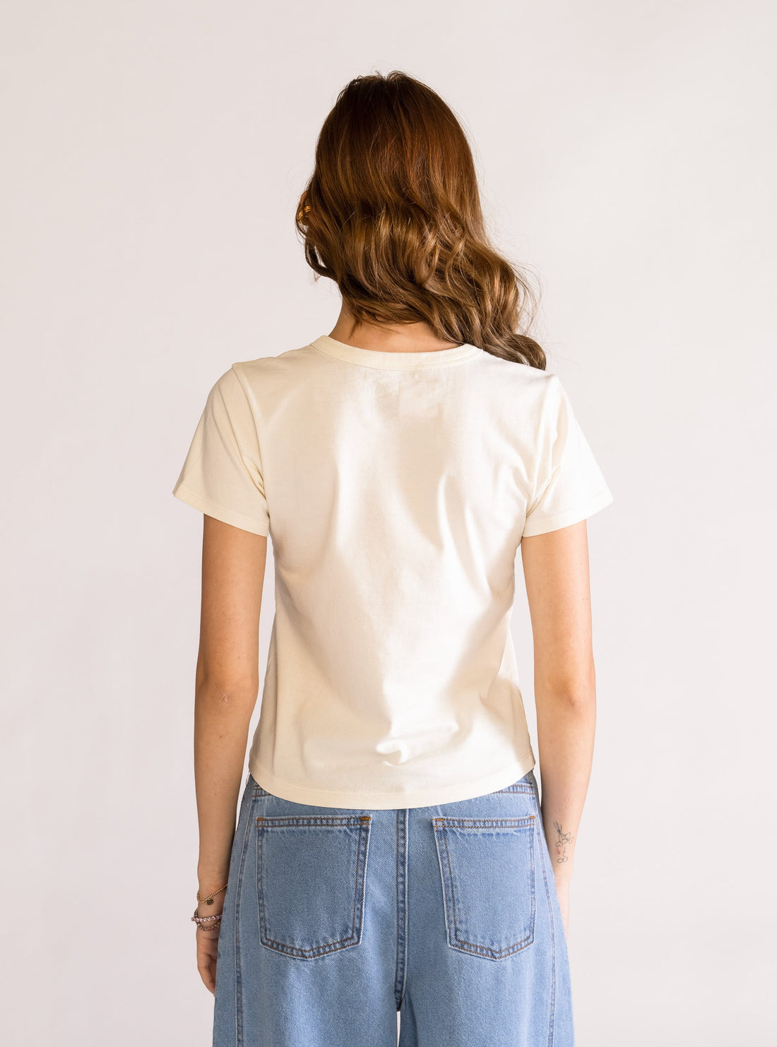 Witchy Angelica Baby Tee, Blanco Hueso
