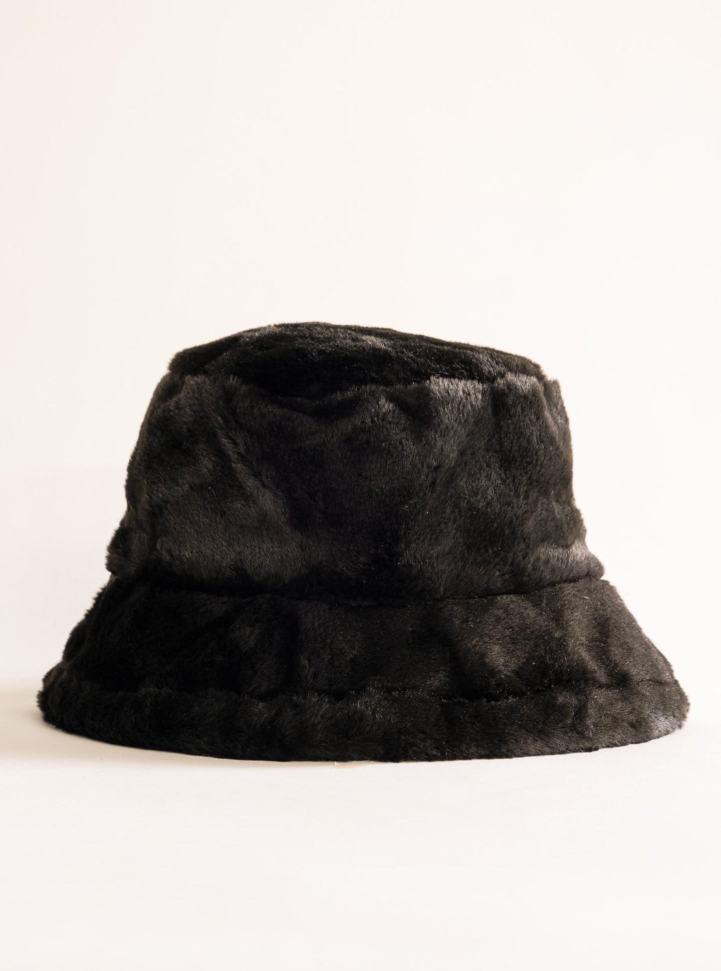 Plush Fuzzy Bucket Hat, Negro