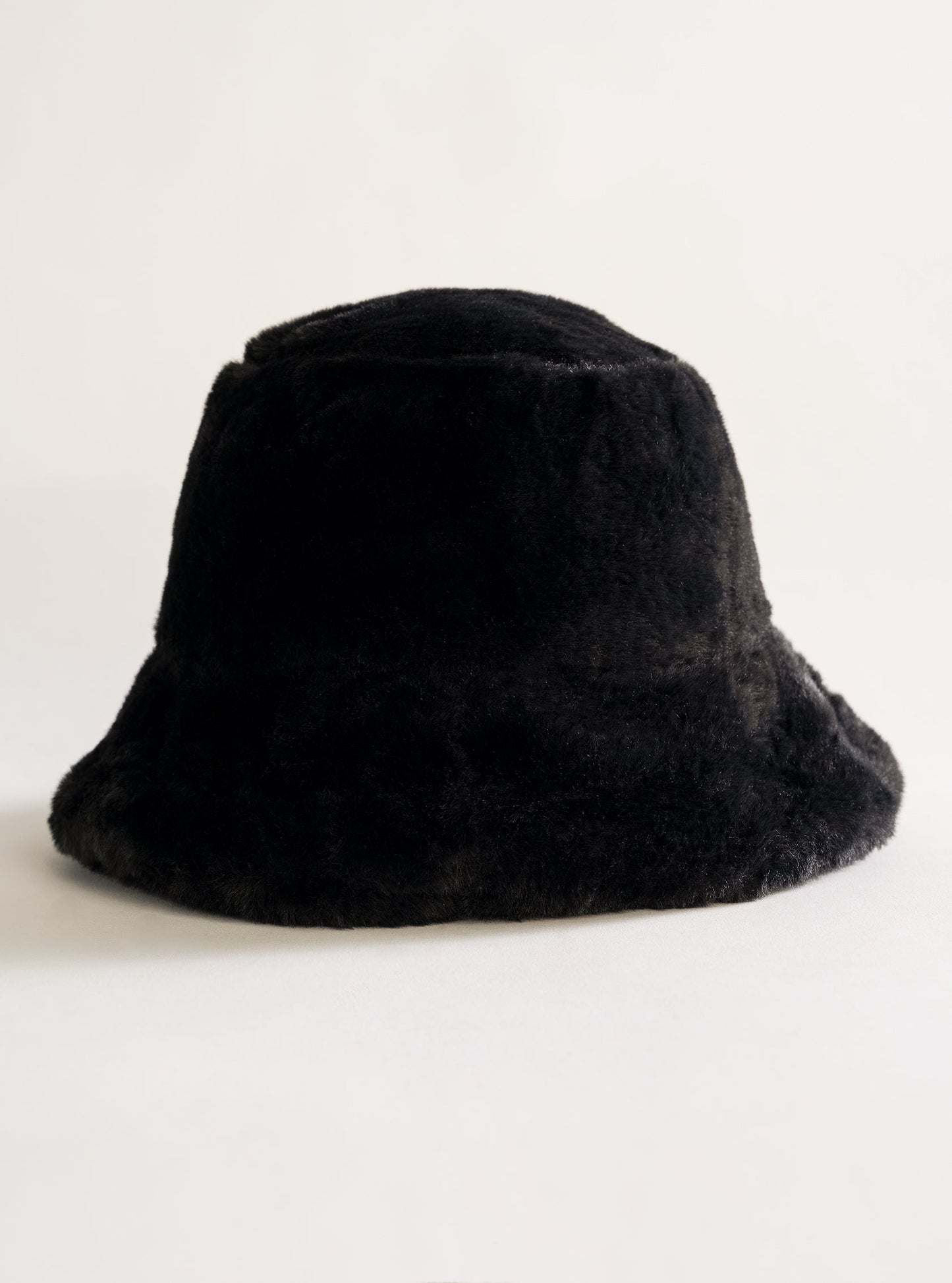 Plush Fuzzy Bucket Hat, Negro
